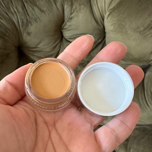 Glossier Stretch Concealer Shade Medium Tan 3 - Picture 6 of 7